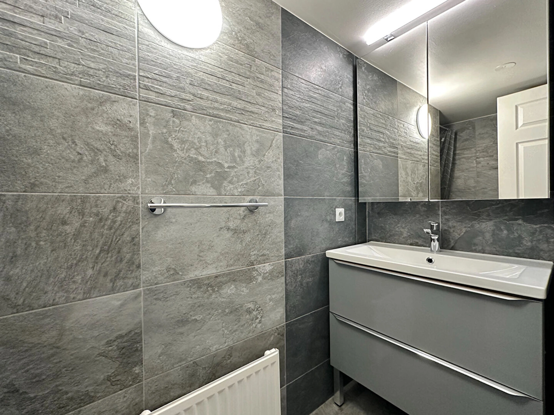 F2 en duplex loué vide - Courbevoie - Avenue de l'Arche 12