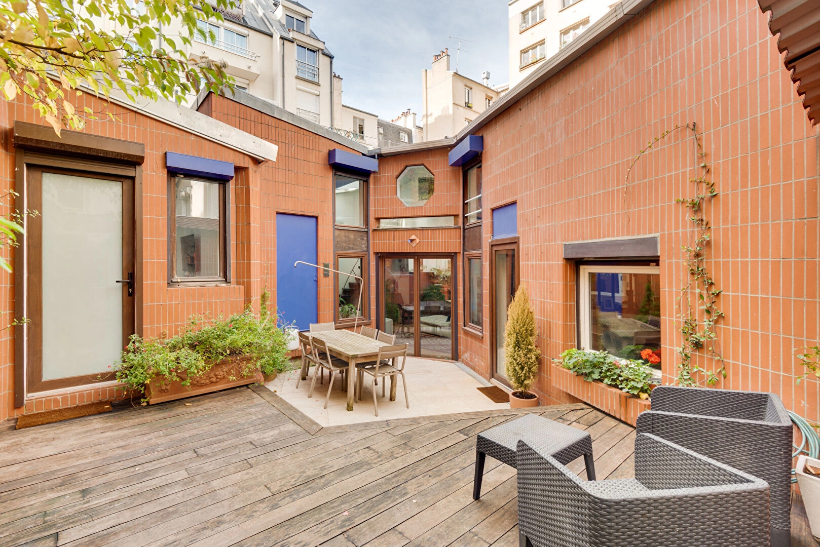 Local commercial 7 pièces 140 m² · à Paris · 140 m² · 2 090 000 €