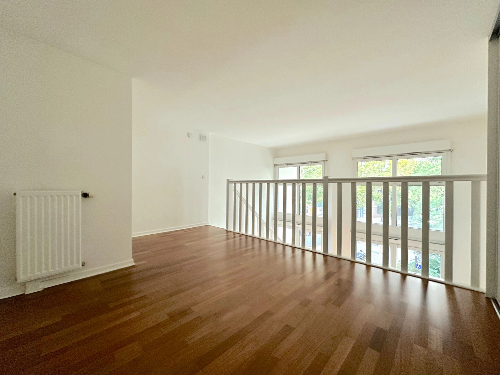 F2 en duplex loué vide - Courbevoie - Avenue de l'Arche 8