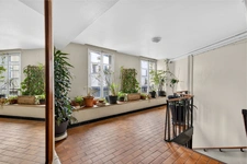 PARIS 20 - Place Gambetta 9