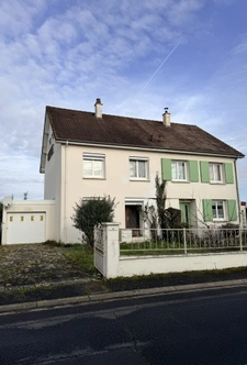 Maison 6 pièces d'environ 118 m2 avec jardin et garage   Sai