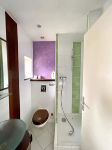 Immeuble de 350m2, salle bar, chambres, et appartement