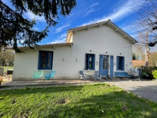 Five-bedroom longère-style house with garages, large plot of