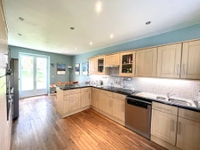 House with 3 bedrooms, barns, work shop, heater pump 125m2