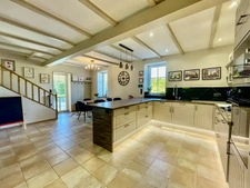 Maison de maitre, 4 chambres, salle de jeux, économique, lim