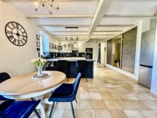 Maison de maitre, 4 chambres, salle de jeux, économique, lim