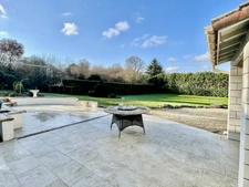 Maison de maitre, 4 chambres, salle de jeux, économique, lim