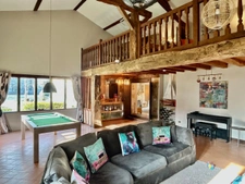 beautiful house with hug living-room, garage, 4/5 bedrooms