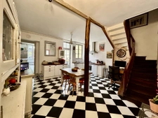 Six-bedroom house with living room and kitchen, located in t