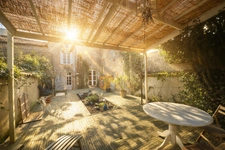 Six-bedroom house with living room and kitchen, located in t