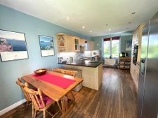 House with 3 bedrooms, barns, work shop, heater pump 125m2