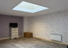 Six-bedroom house with living room and kitchen, located in t