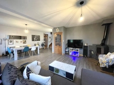 Five-bedroom longère-style house with garages, large plot of