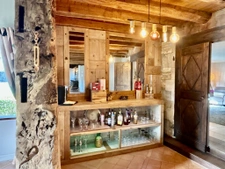 Woodland-Edge 4/5 Bedroom Home with Stunning Views, Pool & E