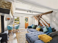 230 sqm property with five bedrooms, swimming pool and outbu