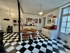 Six-bedroom house with living room and kitchen, located in t