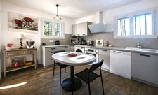 Villa traditionnelle 3 pièces, rénovée avec soin  avec garage sur grand terrain 