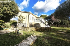 Villa traditionnelle 3 pièces, rénovée avec soin  avec garage sur grand terrain 