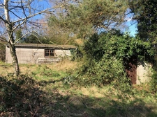 MAISON en pierres A RENOVER 4 PIECES 82m²-1500m² TERRAIN CLOS-TOITURES FAITES-ISOLATION COMMENCEE-DOUBLE VITRAGE-GARAGE-ABRI-TERRAIN DE PETANQUE-CALME-CHARME DE LA CAMPAGNE