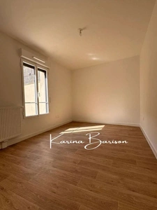 EPERNON – 3 PIECES NEUF – COUR – JARDIN CLOS – PLACE DE PARKING COUVERTE – AU CALME – PROCHE GARE ET COMMERCES