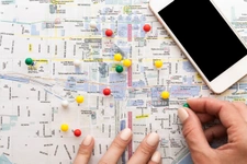 Faut-il passer par plusieurs agences pour vendre son bien immobilier ?