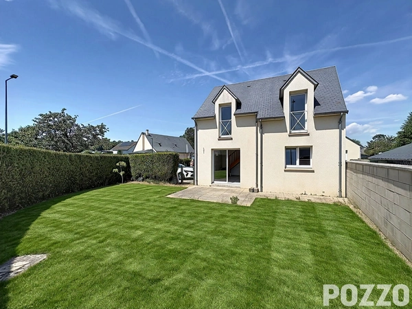 À vendre - maison dans le bourg de bréhal avec vie de plain-pied ! · 280 000 €