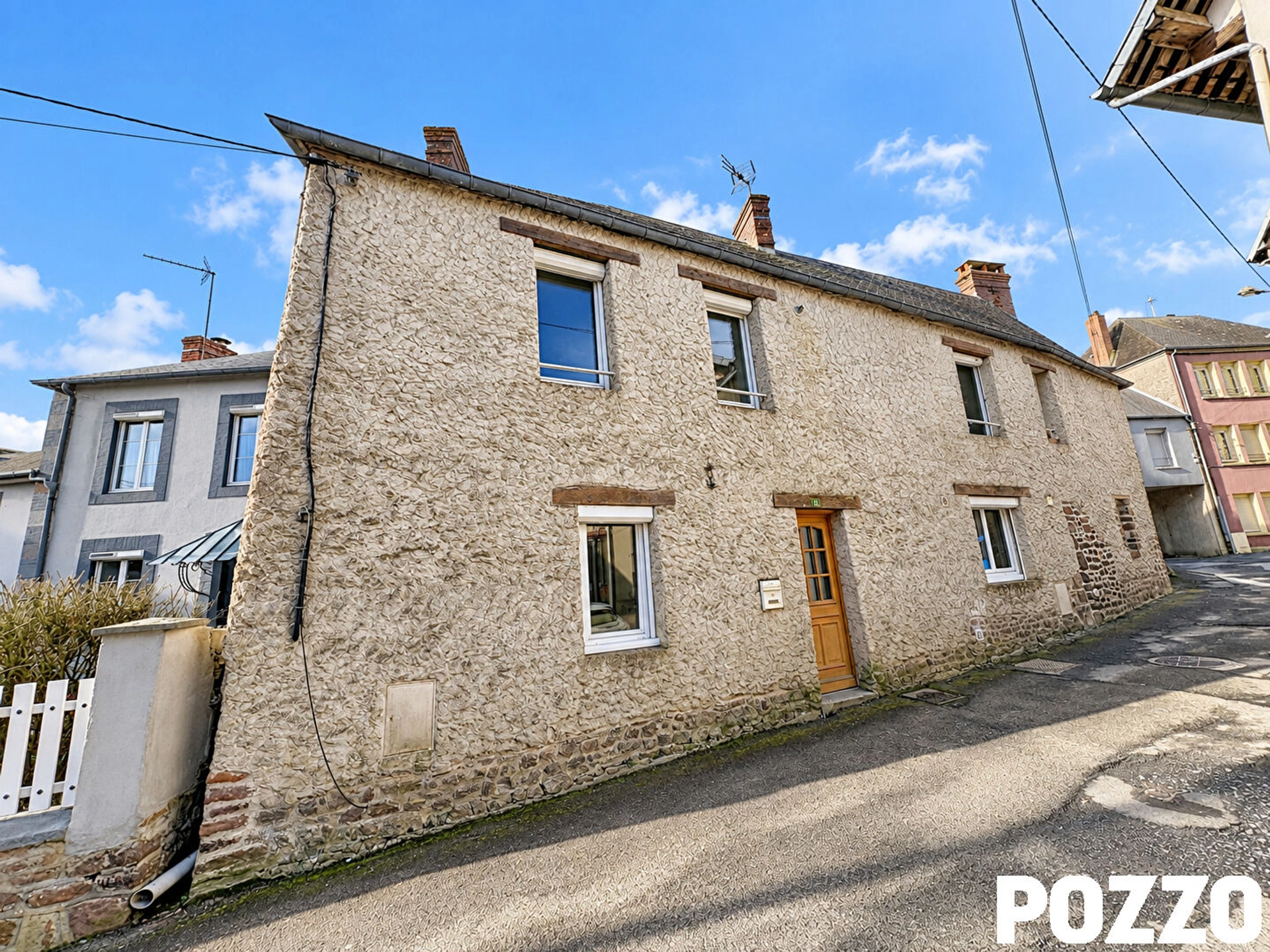 Maison à rénover au coeur du bourg de cérences - opportunité d'investissement ! · 79 000 €