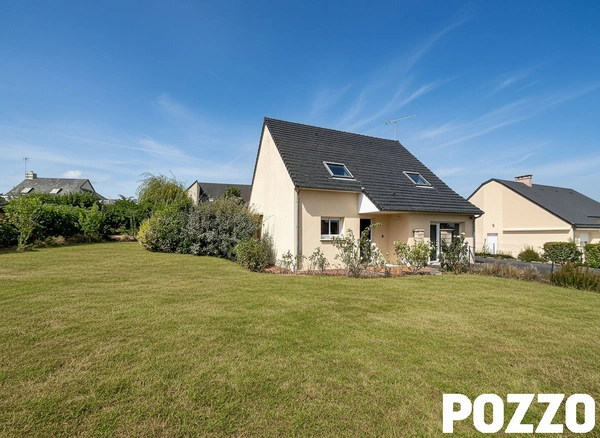 A vendre. conde sur vire. proche bourg et ecoles . maison avec vie de plain pied. · à Condé-sur-Vire · 219 000 €
