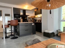 Appartement avec parking, proche du centre ville de Concarne...