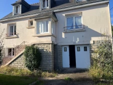 Maison située à Pleuven avec terrain en parti constructible