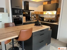 Appartement avec parking, proche du centre ville de Concarne...