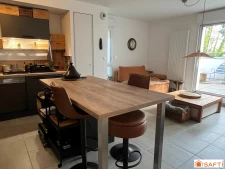 Appartement avec parking, proche du centre ville de Concarne...