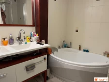 appartement  de trois chambres, très bien situé