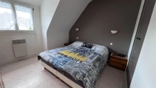 Maison avec jardin arboré située en impasse