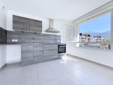 Appartement récent, au calme, ascenseur et grande terrasse