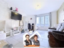Appartement traversant avec balcon et stationnement privatif...