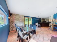Auberge restaurant de 245 m² avec cuisine professionnelle, p...