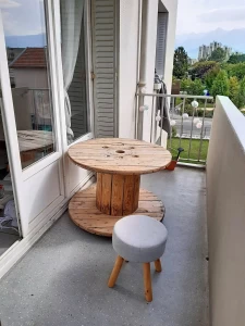 Appartement traversant avec balcon et stationnement privatif...