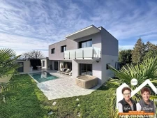 Rare à Coublevie, maison contemporaine avec piscine et vue d...