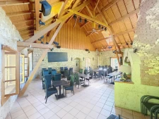 Auberge restaurant de 245 m² avec cuisine professionnelle, p...