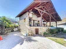 Propriété sur 10340 m² vue sur la Sure au calme, hangar, box...