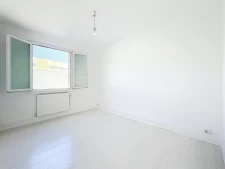 À vendre à Grenoble – Appartement loué, traversant 3 pièces,...