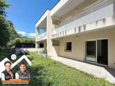 Rare à Voiron, T2 de plain-pied avec jardin et parking dans...