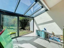 Rare, maison jumelée avec terrasse, jardin  et double garage...