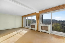 Vue panoramique exceptionnelle sur Paris et les Buttes-Chaumont - 6 pièces traversant -142 m² et balcons 3