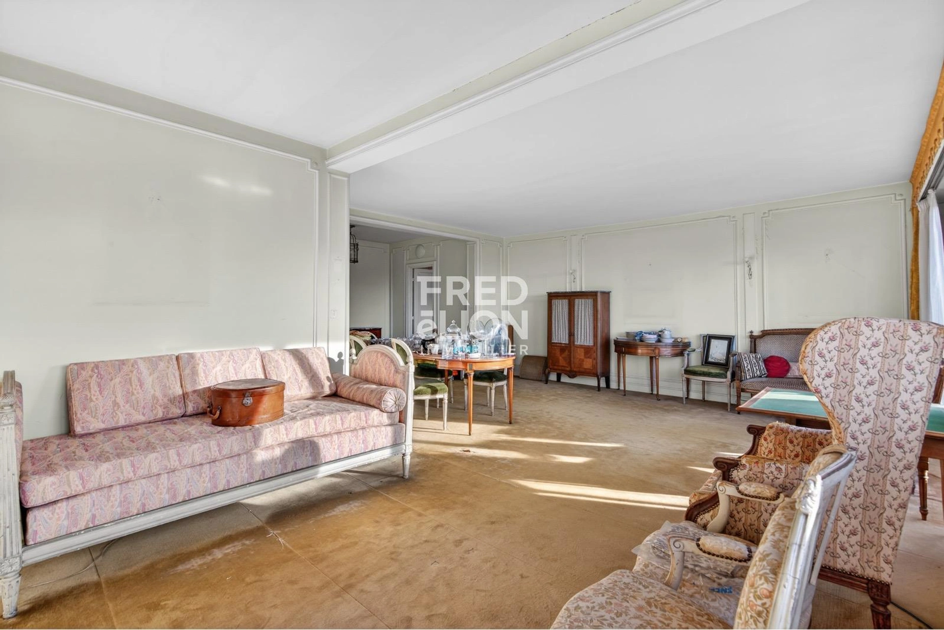 Vue panoramique exceptionnelle sur Paris et les Buttes-Chaumont - 6 pièces traversant -142 m² et balcons 4