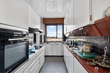 Vue panoramique exceptionnelle sur Paris et les Buttes-Chaumont - 6 pièces traversant -142 m² et balcons 10