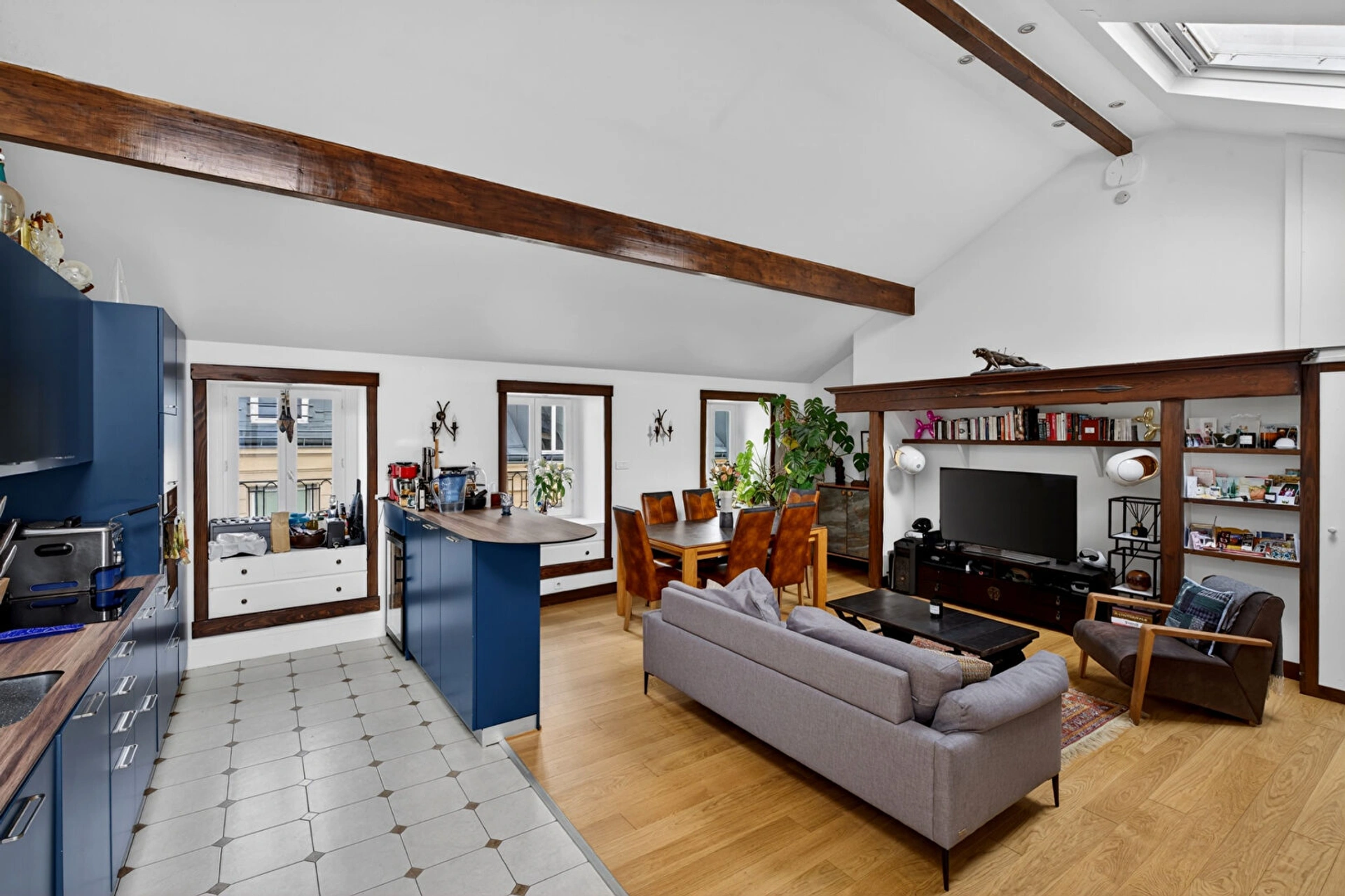 PARIS 2 EME- MONTORGEUIL- Dernier étage TERASSE 2