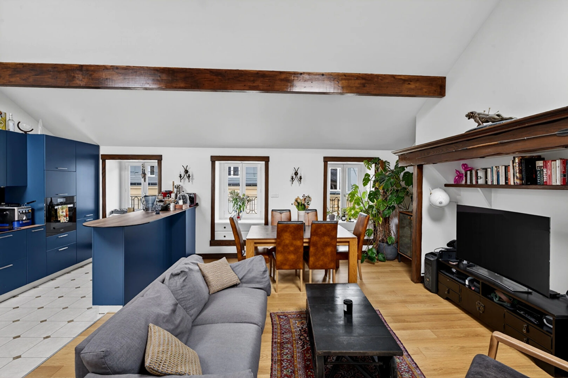 PARIS 2 EME- MONTORGEUIL- Dernier étage TERASSE 6