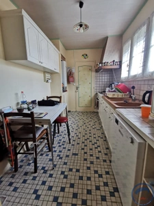 Maison de plain-pied à rénover, proche Tram Coppé